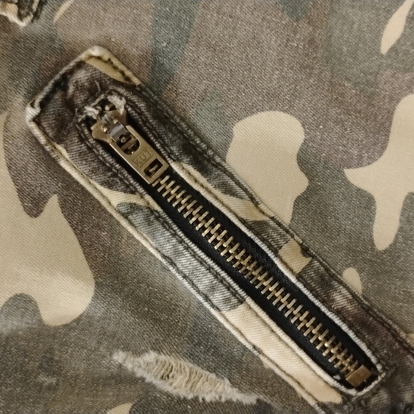 Kut From The Kloth Distressed Camouflage Jeans - Picture 9 of 12